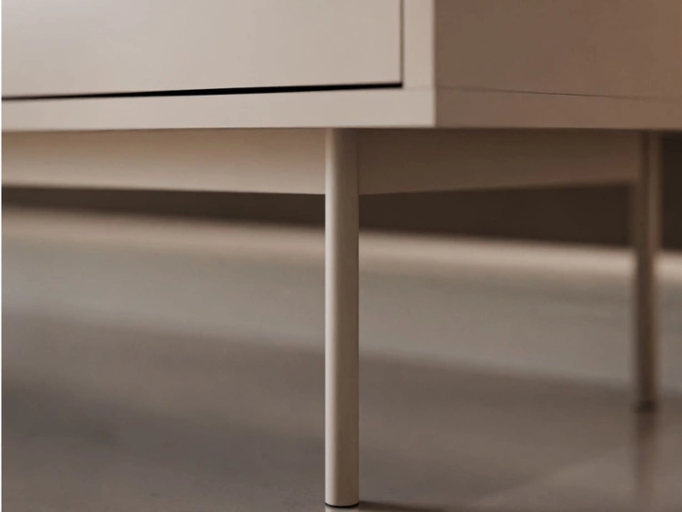 Trzydrzwiowa komoda 154 cm na kaszmirowych nogach Vivance kaszmir połysk