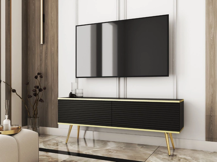 Szafka pod telewizor z drzwiczkami 135 cm z ryflowanym frontem Diolo Czarna na złotych nogach
