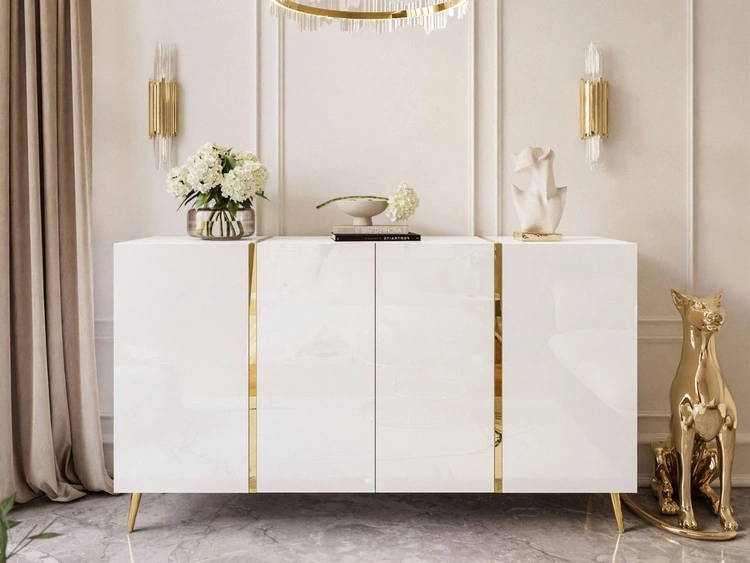 Czterodrzwiowa komoda 158 cm w stylu glamour na złotych nogach Lunelie biały połysk