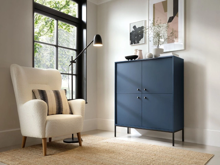 Komoda z drzwiami na czarnych nóżkach Amor Granatowa