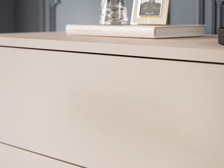 Komoda z szufladami i oświetleniem LED na czarnych nogach Nuveo Kaszmir