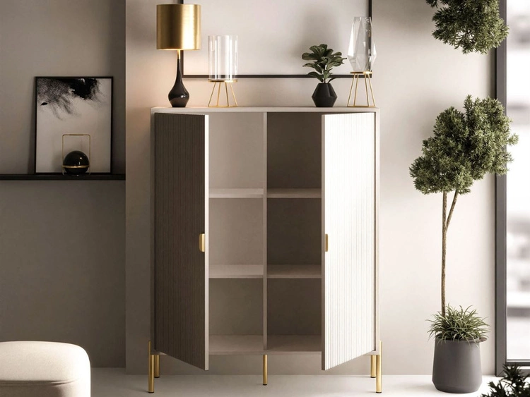 Wysoka komoda dwudrzwiowa ze złotymi uchwytami i nogami Orlean kaszmir mat