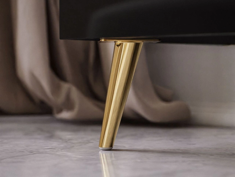 Czterodrzwiowa komoda 158 cm w stylu glamour ze złotymi uchwytami i nogami Lunelie czarny połysk