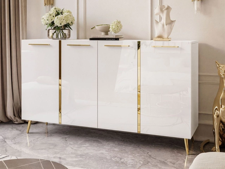 Czterodrzwiowa komoda 158 cm w stylu glamour ze złotymi uchwytami i nogami Lunelie biały połysk