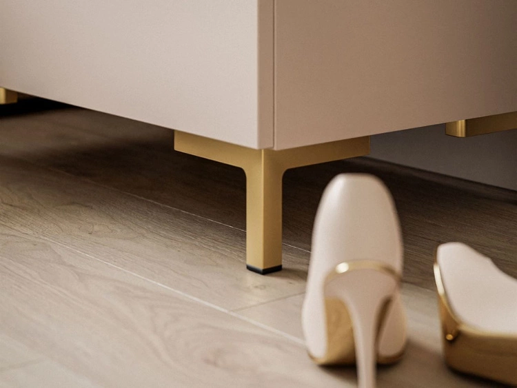 Stolik nocny z dwoma szufladami na złotych nóżkach Nuveo Kaszmir