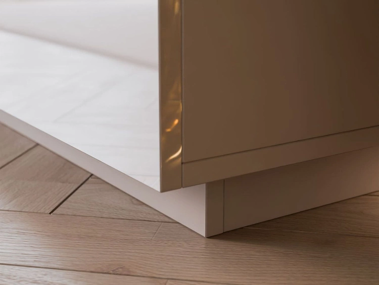 Czterodrzwiowa komoda 158 cm w stylu glamour Lunelie kaszmir połysk