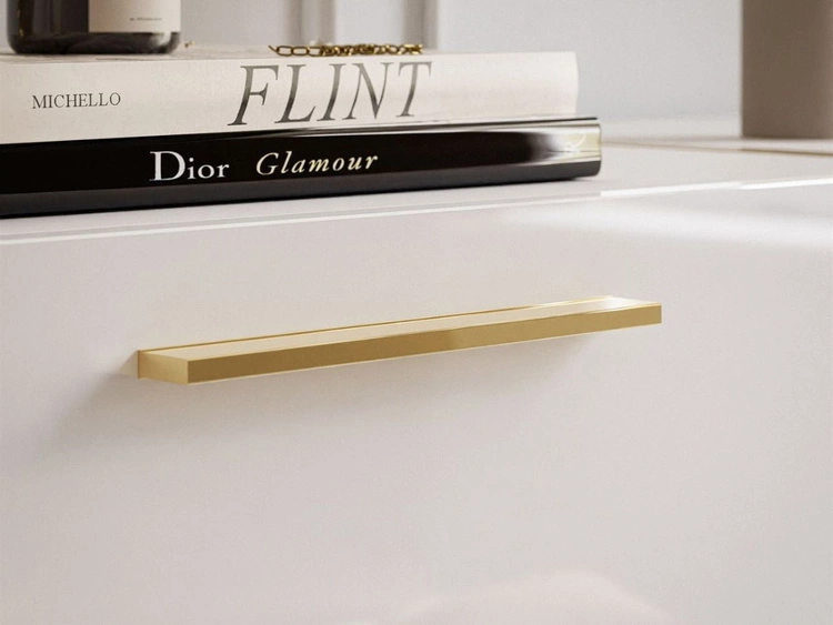 Zestaw mebli do salonu ze złotymi uchwytami w stylu glamour Lunelie Biały połysk