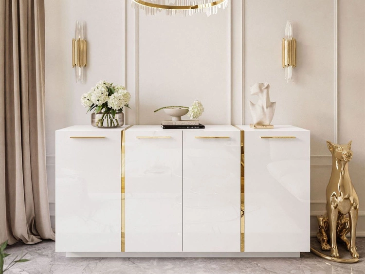Czterodrzwiowa komoda 158 cm w stylu glamour ze złotymi uchwytami Lunelie biały połysk