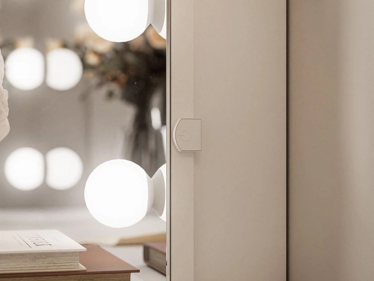 Toaletka kosmetyczna w stylu glamour z czarnymi nogami, kryształowymi uchwytami i oświetleniem LED Olivine Elite biały połysk