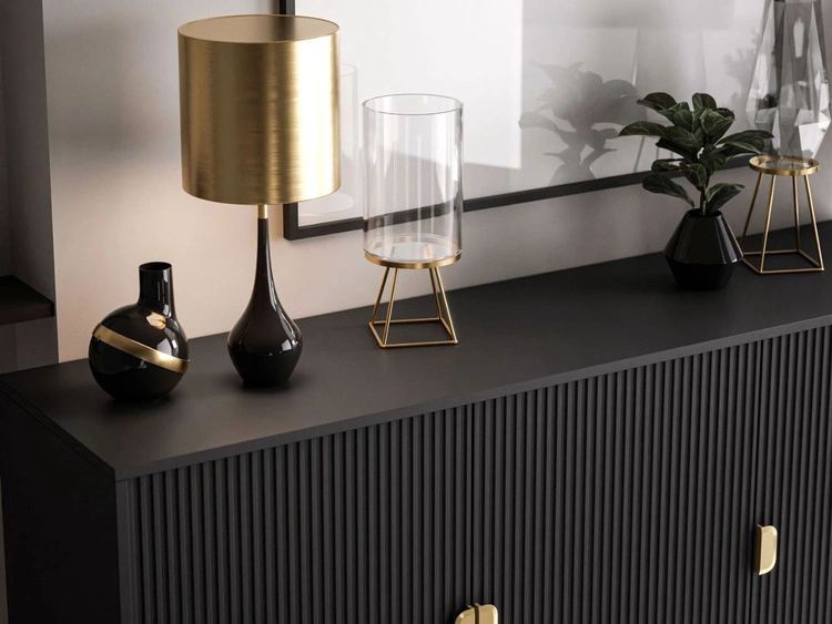 Komoda trzydrzwiowa szeroka, ze złotymi uchwytami Orlean czarny mat