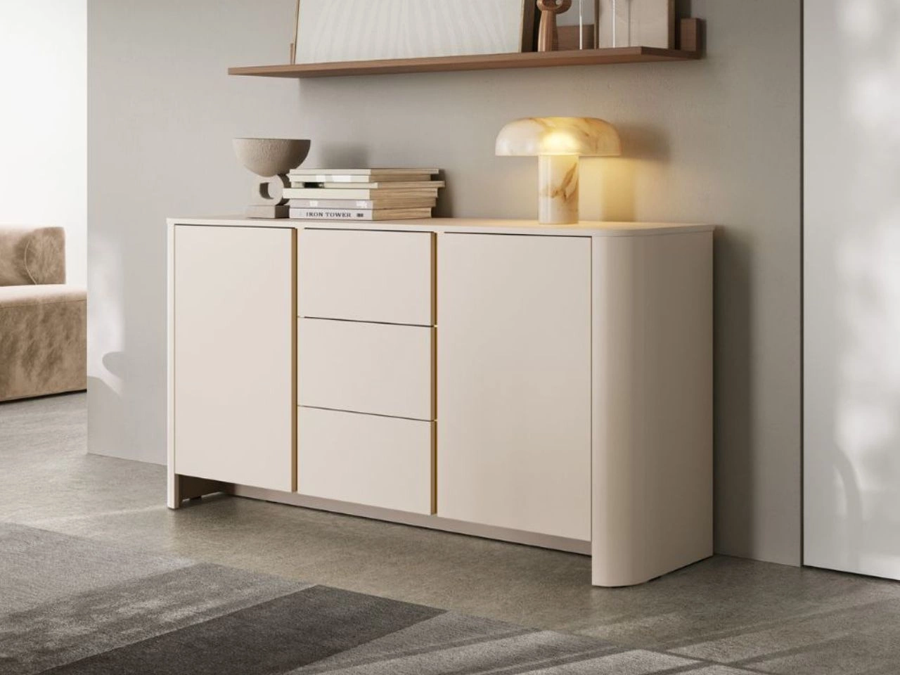Komoda dwudrzwiowa z szufladami ze złotą listwą dekoracyjną Brillo Kaszmir
