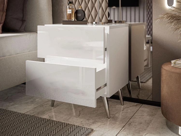 Stolik nocny z szufladami na srebrnych nogach Noaé Lux Biały połysk