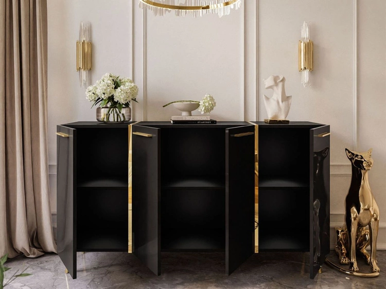 Czterodrzwiowa komoda 158 cm w stylu glamour ze złotymi uchwytami i nogami Lunelie czarny połysk