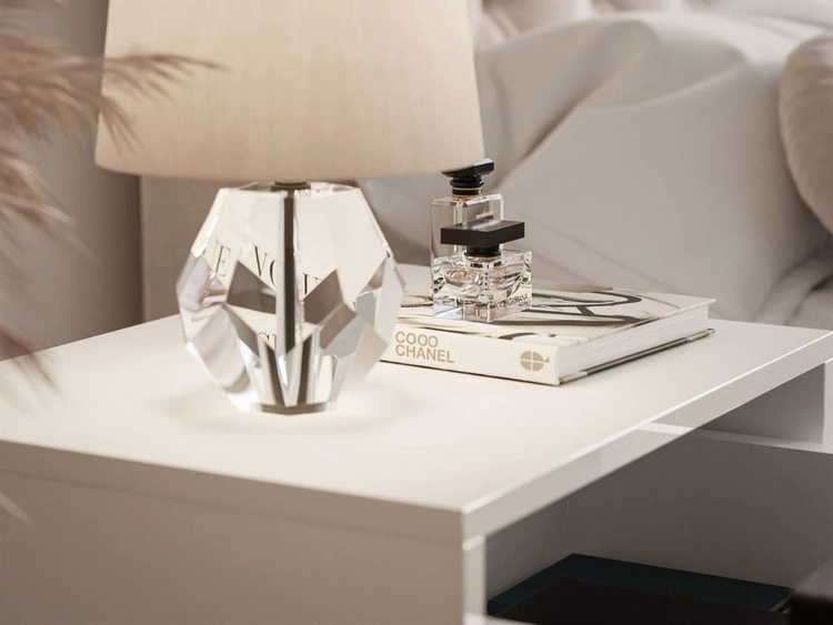 Stolik nocny glamour z szufladą i srebrnymi nogami Brisa biały połysk