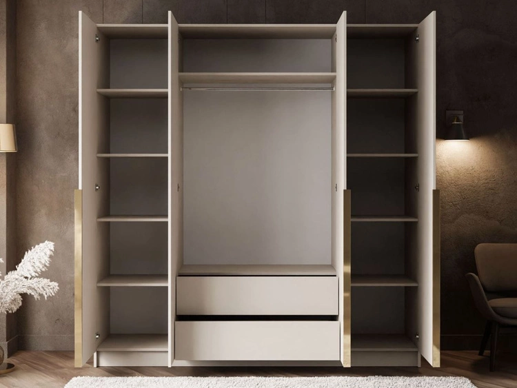 Szafa czterodrzwiowa z drzwiami uchylnymi i złotymi uchwytami Ameli Kaszmirowa