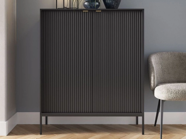 Komoda z drzwiami Amber czarna na czarnych nogach