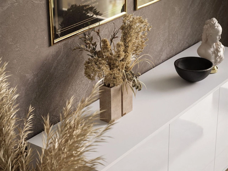 Trzydrzwiowa komoda 154 cm w stylu glamour na białych nogach Vivance biały połysk