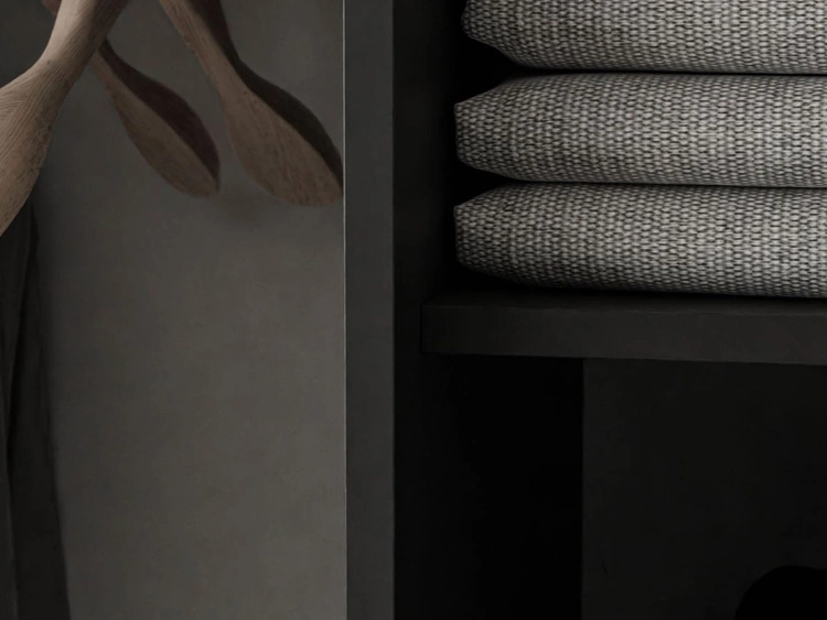 Szafa dwudrzwiowa z drzwiami przesuwnymi i lustrami 194 cm Nuveo Czarny połysk