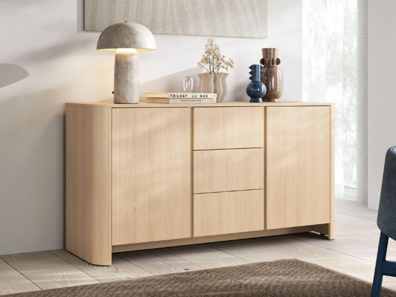 Komoda dwudrzwiowa z szufladami ze złotą listwą dekoracyjną Brillo Dąb Vicenza