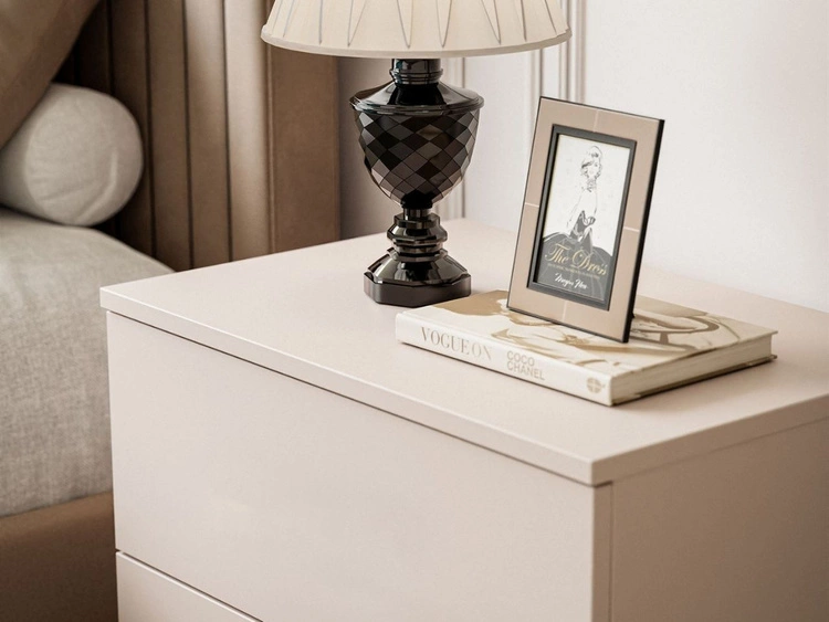 Stolik nocny z dwoma szufladami na czarnych nóżkach Nuveo Kaszmir