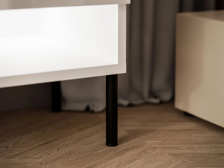 Szafka RTV 90 cm z oświetleniem LED i czarnymi metalowymi nóżkami Aurelie Biały połysk