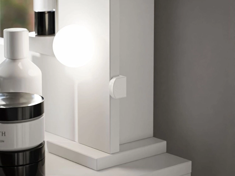 Lustro z oświetleniem do sypialni LED Melo białe